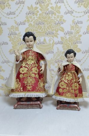 Traje brocado rojo con capa40 y 50 cm